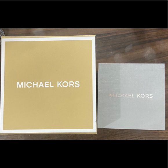 Gold lock Micheal Kors bracelet - Picture 6 of 10